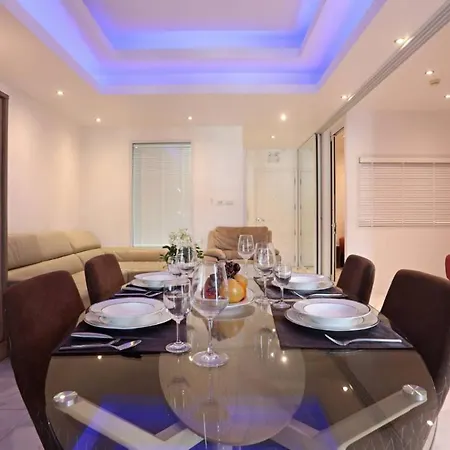 Patong Tower Royal Family Pta 2025 Exterior photo