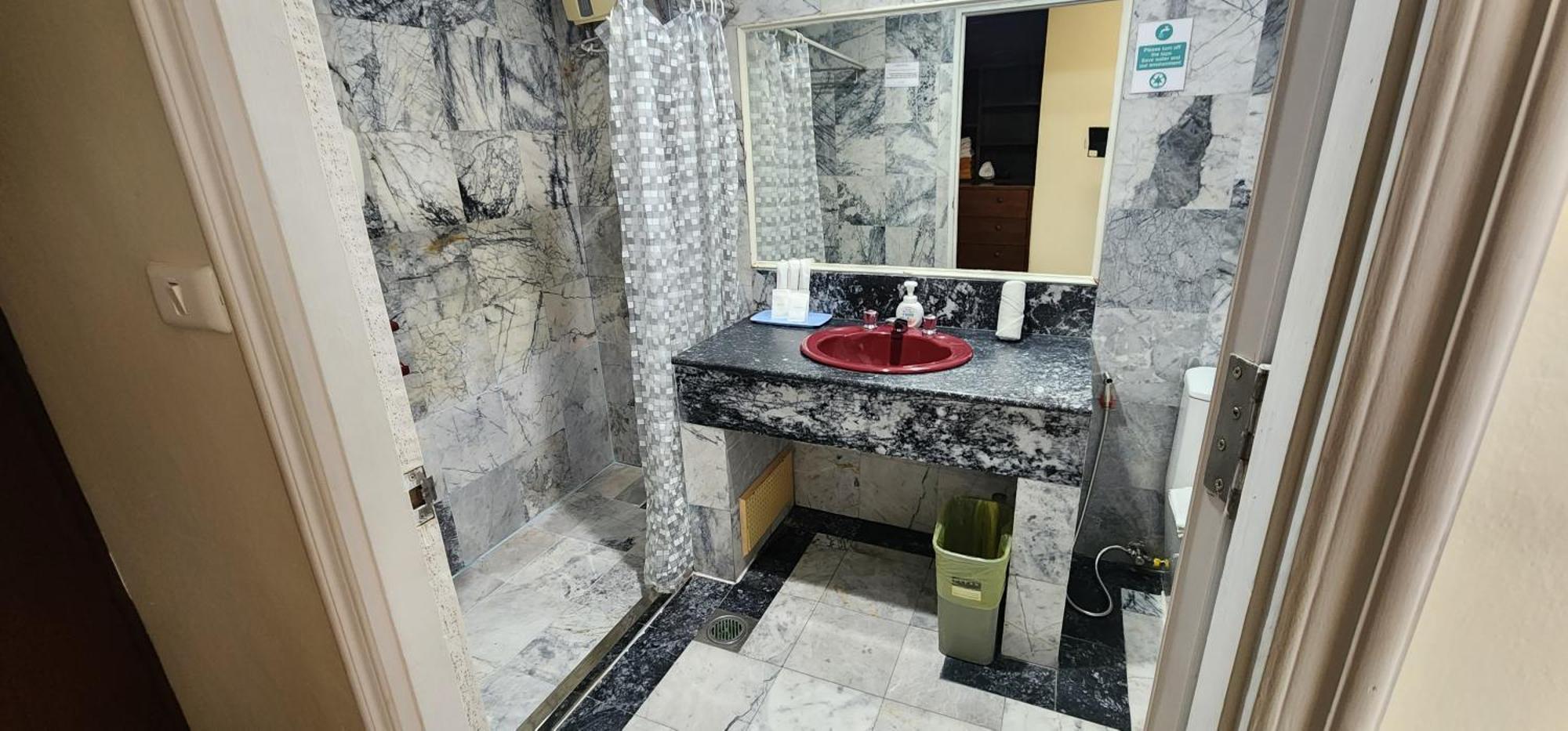 Apartment Tower Royal Family Pta 2025